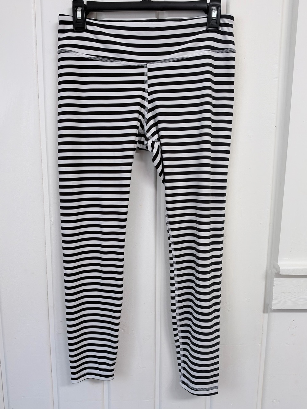 Reebok Black & White Striped 7/8 Leggings — Size M